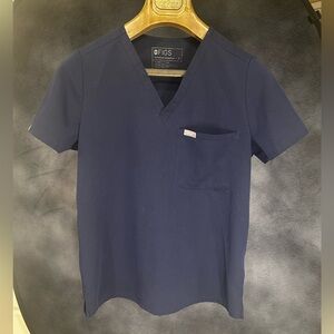 Figs V-Neck Short Sleeve Scrub Top in Navy- Small